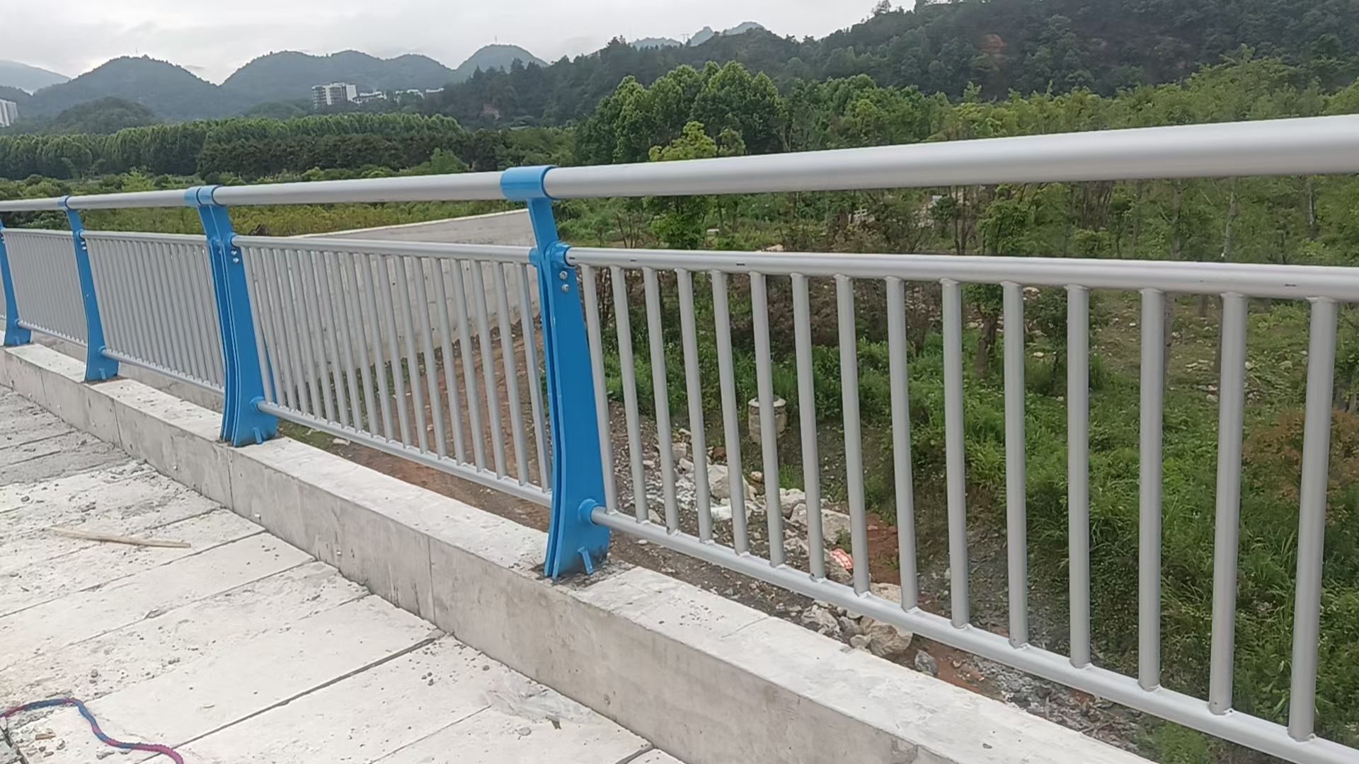 潍坊市不锈钢栏杆河道护栏 - 方案